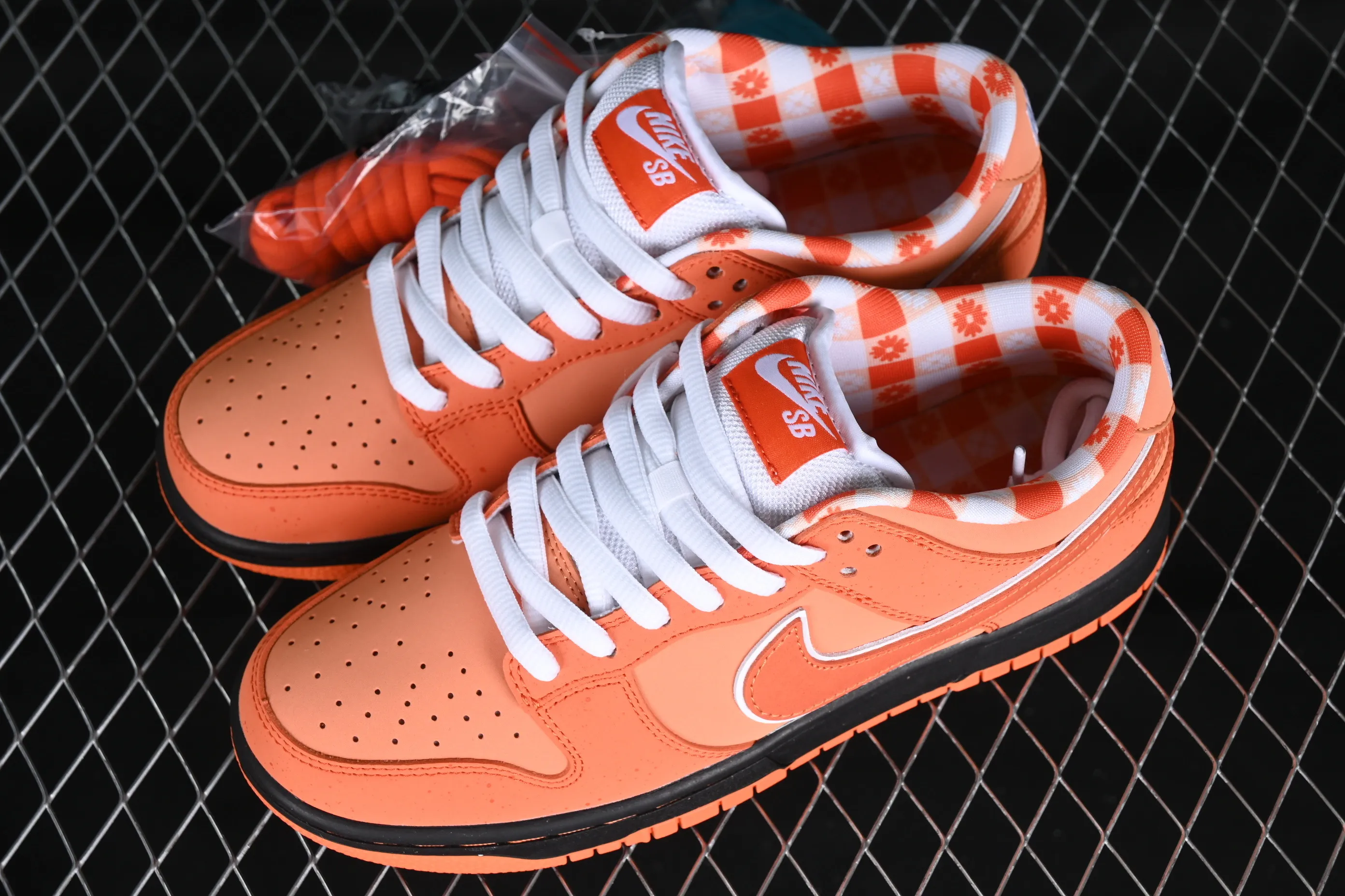 All Categories Nk SB Dunk Series Nk SB Dunk Low Low-top sneakers K version Concepts x Nk SB Dunk Low "Red Lobster" Red Lobster SB low-top sports and leisure sneakers FD8776-800